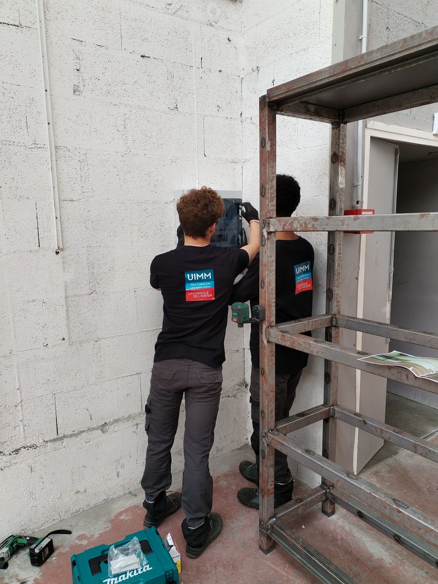 Retour en images sur les ateliers des apprentis en filière électrotechnique ⚡

Félicitations à nos apprentis ! 👏

Plus d'infos : linkedin.com/feed/update/ur… 

#réalisations #étudiant #électrotechnique #alternance #apprentissage