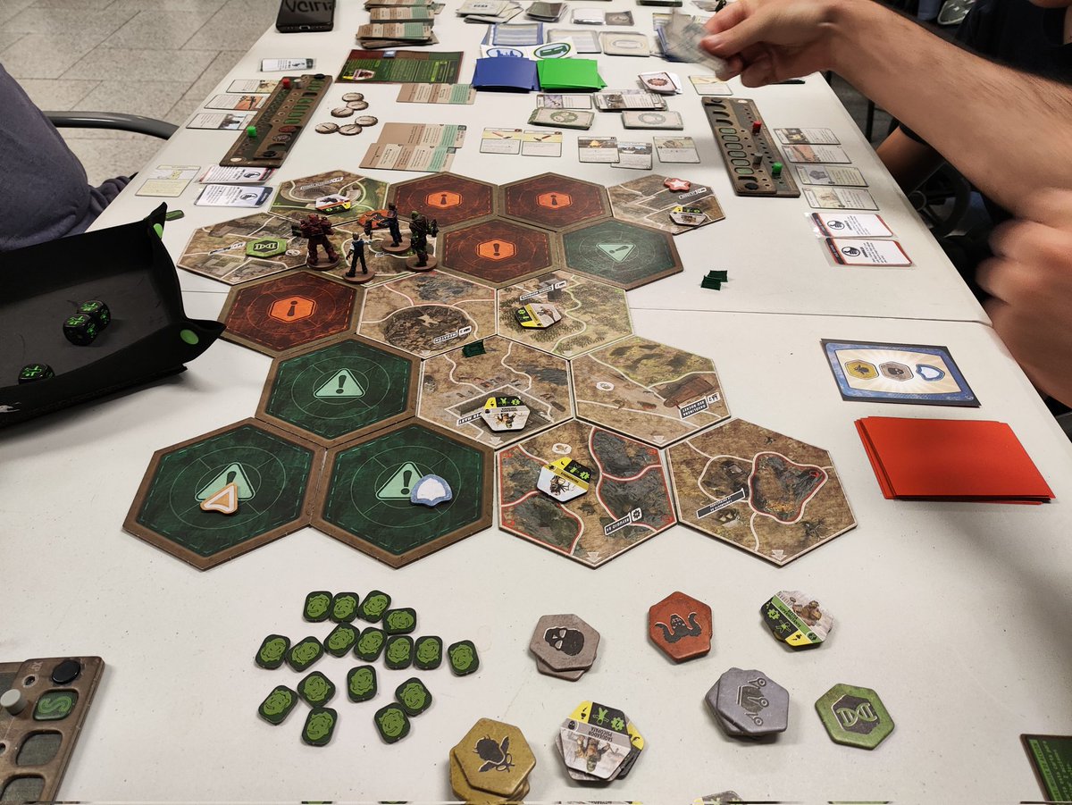 MisticosArkat's tweet photo. Partidazo de Némesis en cooperativo la de este viernes pasado en la asociación, lastima que por problemas ajenos tuvieron que dejarlo cuando iban ganando...
También hubo partida a Fallout, nueva obsesión de algunos socios.
Y por último 3 carreras seguidas a Pole Position. https://t.co/ZwSD9sHUCb
