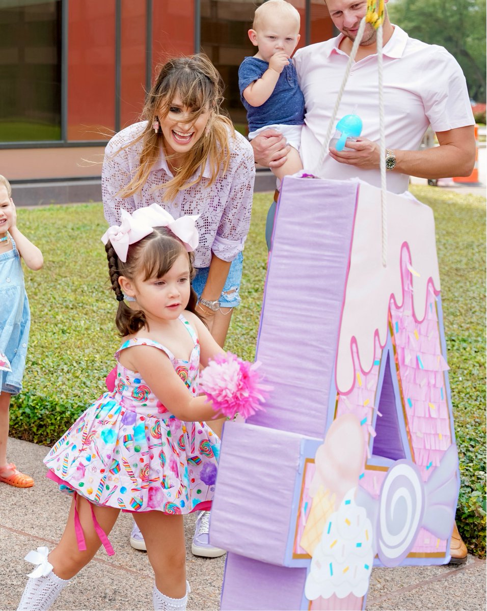 haashoficial's tweet photo. No puedo creer que ya han pasado cuatro años desde que ésta princesa me hizo madre! Mathilda, gracias por regalarme los mejores cuatro años de mi vida y por llenar nuestra familia con tanta felicidad, luz y vida! Te amamos #happybirthdaymathilda #tiaashley https://t.co/nYr72lznVo