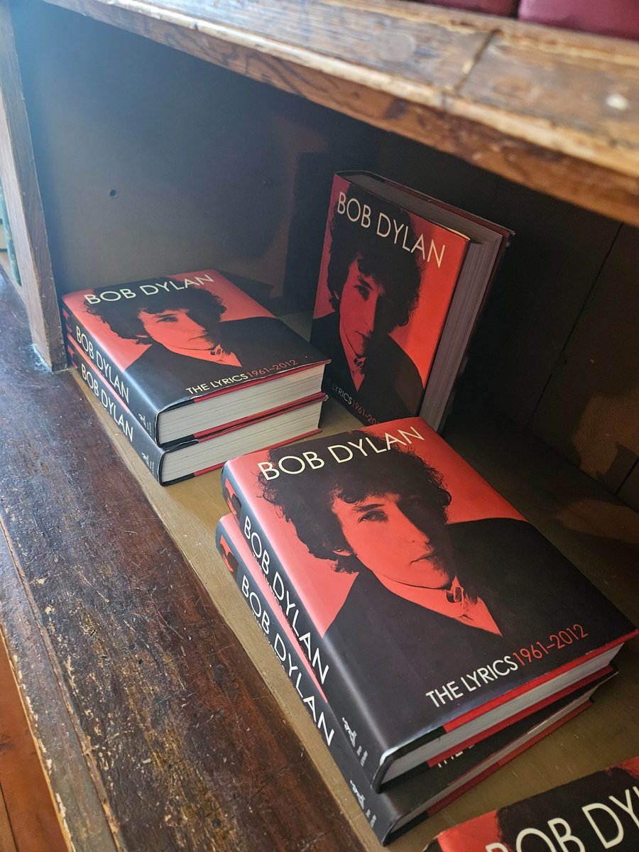 Isamu94604363's tweet photo. Bob Dylan sighting! #PodDylan https://t.co/pTbeQu0GP8