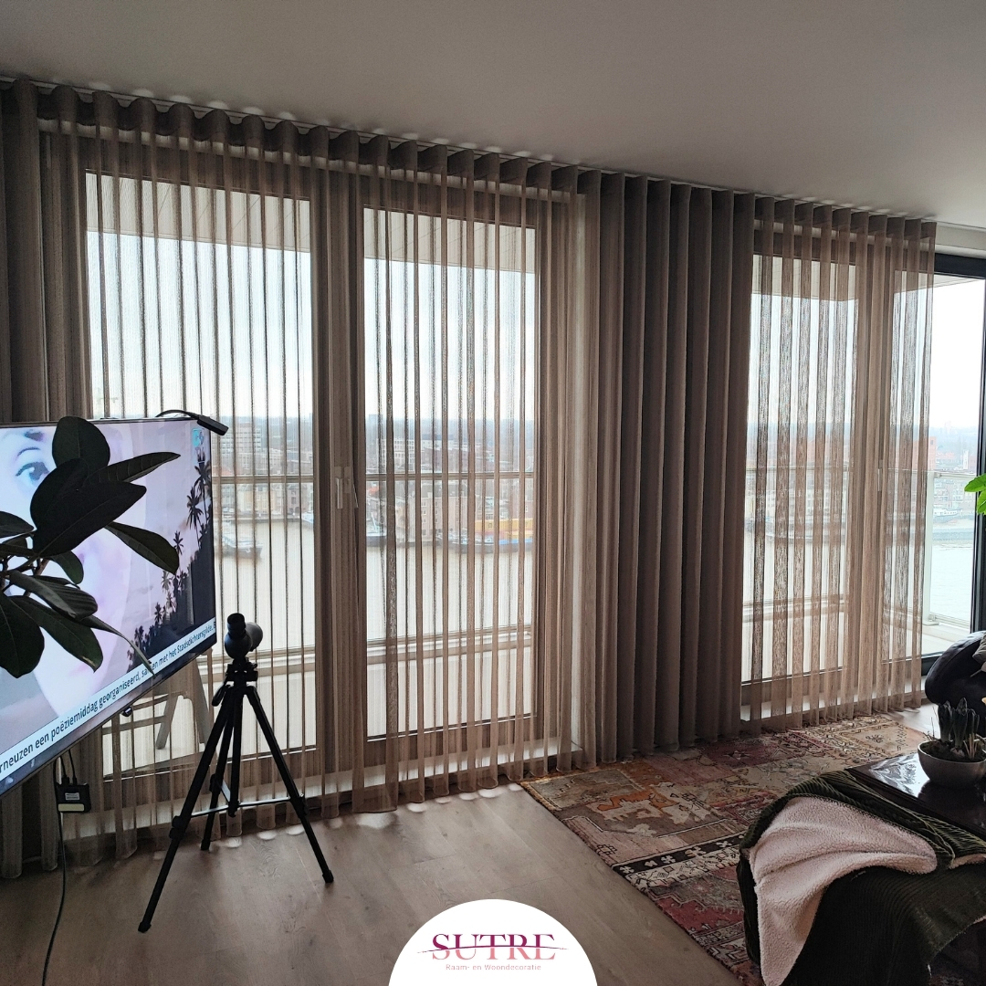 SutreHome's tweet photo. Het toevoegen van een moderne uitstraling en moderne textuur aan uw huis is heel eenvoudig met Sutre Home 🤍

📲 0634303000
🌐https://t.co/IBJfxQQu74

#snellevering #bmfabrics #vitrage #inbetween #inmeten #raamdecoratie #raambekleding #raamdecoratieopmaat #houtenjaloezieën https://t.co/RfWv3tcKtH