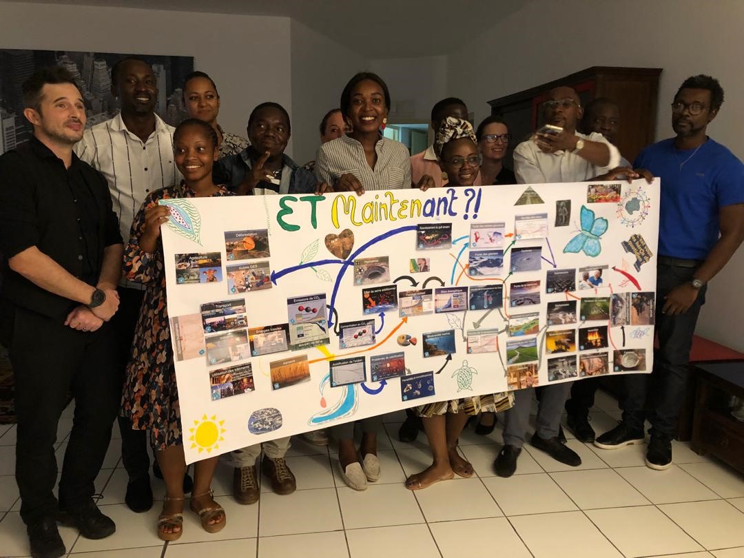 🇫🇷🇬🇦 Le 30/05 une quinzaine d'acteurs de l’environnement au 🇬🇦 ont participé à la Fresque du Climat organisée par <a href="/AFD_France/">Agence Française de #Développement (AFD) 🇫🇷 🇪🇺</a>. Cette activité collaborative basée sur la science permet de mieux en comprendre les causes et conséquences. #FranceauGabon