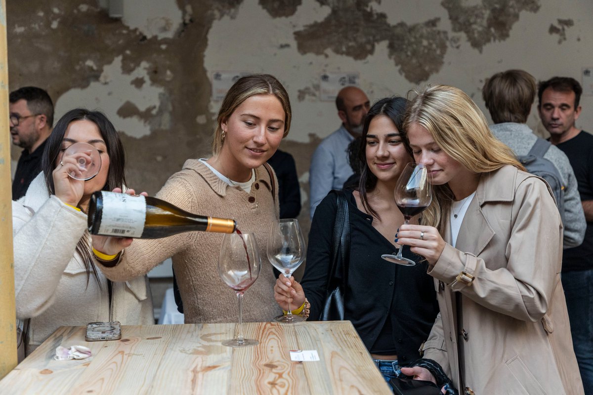 ✨🌱El 6 de febrer vam acollir el 9º Vinos OFF the Record Barcelona a Casa Rius (<a href="/RiusCasa/">Casa Rius</a> )🍇🍷
Cinquanta bodegues èpiques van ser presents en aquesta novena edició durant una jornada en què es van poder degustar més de 200 vins!🙌
