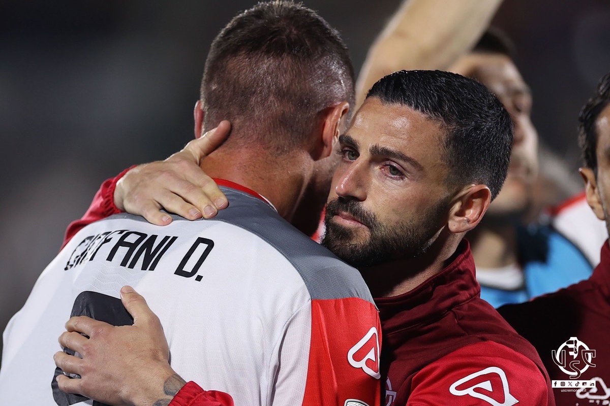 USCremonese's tweet photo. Su la testa Cremo🩶❤️
#AmarsiAncora #forzagrigiorossi #DaiCremo #SerieBKT #Cremonese #VenCre #VeneziaCremonese https://t.co/xwiabeVHXG