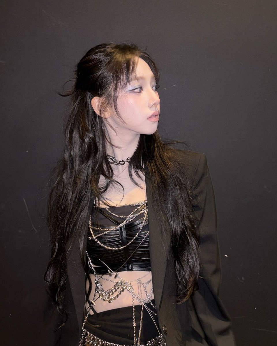 kxaarin's tweet photo. Embracing the night in a striking all-black ensemble adorned with intricate chains. The details amplify my confidence and elegance, making this look unforgettable as I step into the evening with poise and strength. https://t.co/FFD7HdRdPp