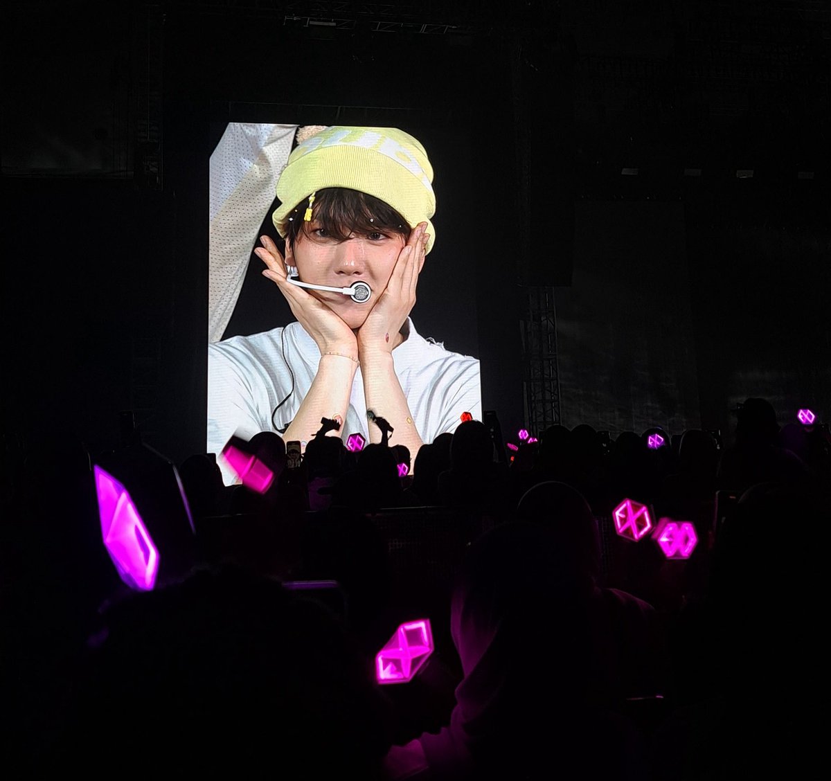 4_sehn's tweet photo. 240501 Lonsdaleite in Jakarta Day 1🩷✨️

seimut ini  rugi ga si kalau ga dikarungin?🥹🫵 https://t.co/vCGq5MSbPo