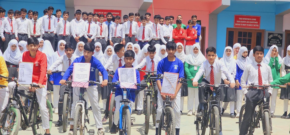JannatLolab's tweet photo. #Indian Army Organised Awareness Drive in Collaboration with locals including children on the occasion Of World Environment Day at Harshan Army Goodwill School krusan
#IndianArmy
#Kashmir
#ProsperousKashmir
#FutureofKashmir
#KashmirMeinTiranga
#SavioursofKashmir https://t.co/M49LG9uqbK