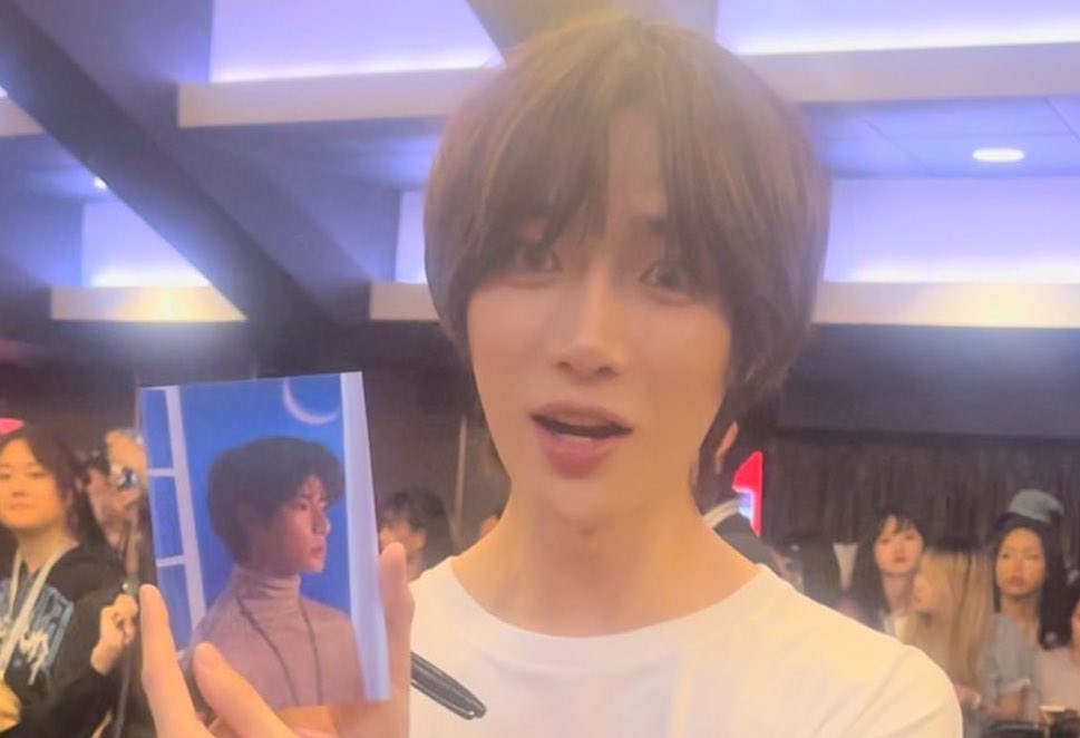 toobatoos's tweet photo. beomgyu looks like if a balloon made a wish to become human . https://t.co/OzAI2rizsc