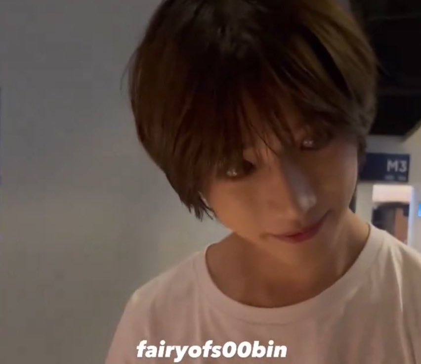 toobatoos's tweet photo. beomgyu looks like if a balloon made a wish to become human . https://t.co/OzAI2rizsc