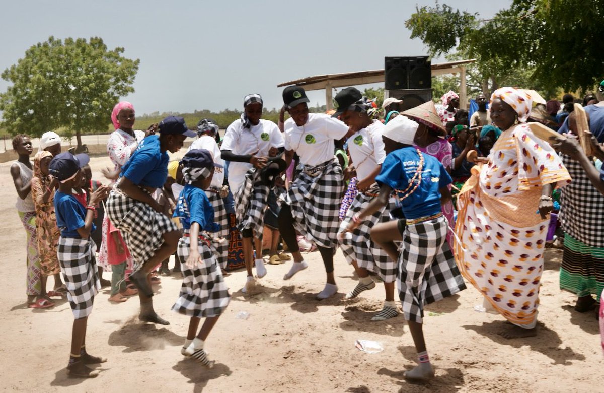 FAOSenegal's tweet photo. 📍Toubacouta| 🗓️30 mai

🎣#FISH4ACP a accueilli la délégation du Conseil de l’Union Européenne dirigée par la Belgique au parc ostréicole 🦪 de Nemabah 

🐟 Présenter le potentiel ostréicole du site &amp; l’impact sur les conditions de vie des femmes ♀️ https://t.co/0jRsnhBl7U