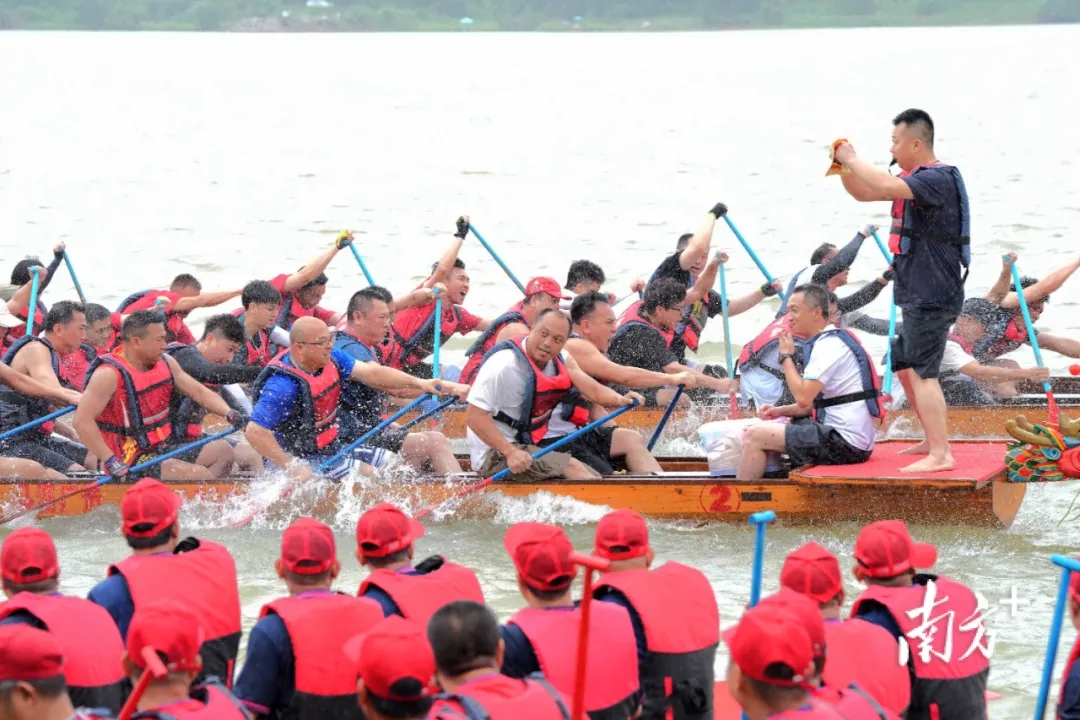 😉Have you decided where to see the dragon boat races? This year, #Guangdong has prepared 127 events for you throughout June!😊🎉

📜⏲️Just like #Foshan's Chencun Town Dragon Boat Race on June 8-9 and the #Huizhou Dragon Boat Competition on June 29.😻 #OnInGD @DiscoverFoshan