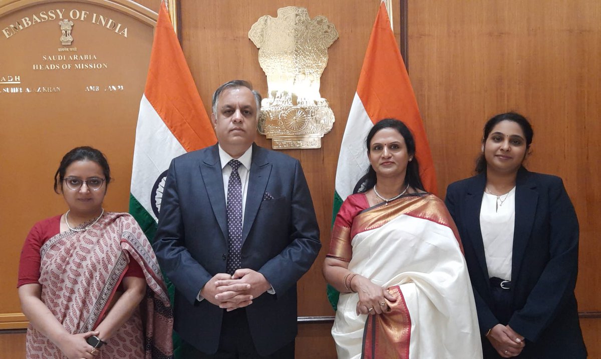 IndianEmbRiyadh's tweet photo. Amb. Dr Khan met with Ms @ShanthiniRaja Chairperson/CEO of  RSquare Technologies. The Company is successful in Bahrain in Fintech &amp; other IT services &amp; now wants to expand its business in 🇸🇦. Amb. briefed her on the opportunities available in 🇸🇦 &amp; assured her of all the support. https://t.co/qnrnjHoz9X