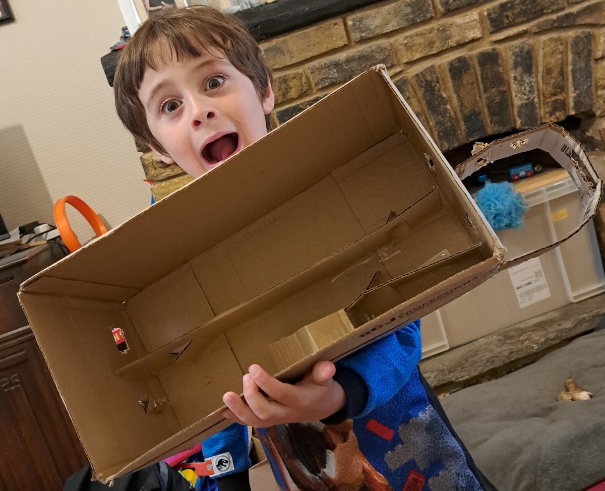 j_martay's tweet image. #HalfTerm #ActivitiesForKids
1,4 Made flags using rulers and sewing skills
2 Identified and counted European, British, and American coins
3 Finished downstairs of model house

#TogetherAtTrinity #HomeEducation #HomeSchool #EYFS #KS1 #EdTwitter #EdChat #Learning