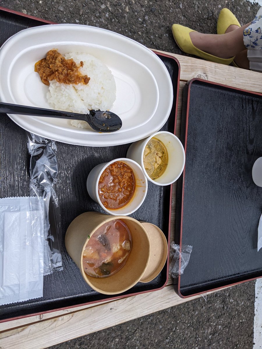 4684tansan's tweet photo. #ましこdeカレー
#リーブ21アンバサダー
#釜戸ご飯
益子町のカレーイベントに行ってきました😀釜戸炊きのご飯に、いろいろな種類のカレーを選ぶシステム🤚カレー好きにはたまらない😆イベントでした😋食べて気にいった、グリーンカレーのレトルトも買ってきました🙆 https://t.co/g86A3GqkRo