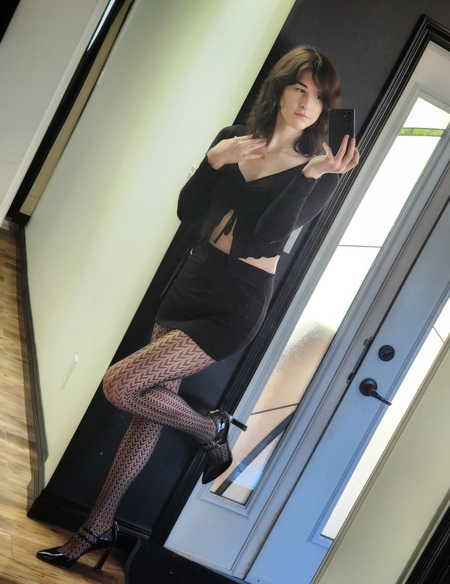 zoeyamara_'s tweet photo. hi there~ ❤️ https://t.co/s2b52G0iEe