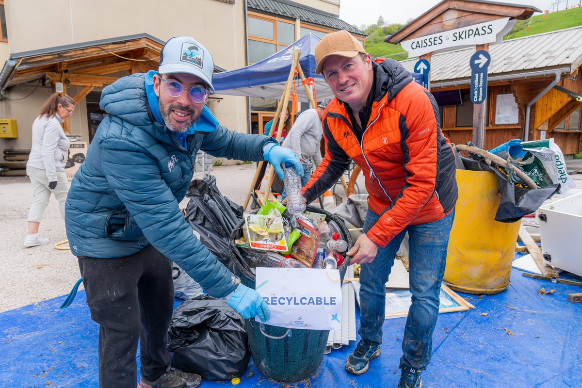 my_SFL's tweet image. Ce dimanche 02 juin 2024 se sont rassemblés des bénévoles de l'ESF, du club des sports, des sociaux professionnels et des habitants de la commune pour un grand nettoyage de printemps.

Au total 540kg déchets ramassés, merci à eux.

#mysfl #saintfrancoislongchamp #spring2024