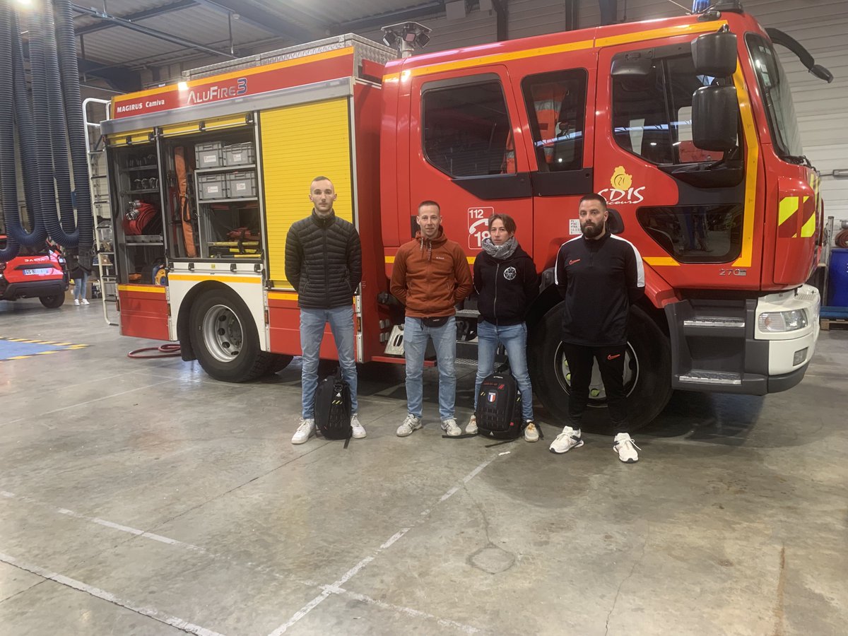 F3Bourgogne's tweet photo. "Ma famille a peur, mais ils sont fiers" : quatre pompiers de Côte-d'Or partent en renfort en Nouvelle-Calédonie

https://t.co/DtjJabrYBX https://t.co/aNn8k4zu4m