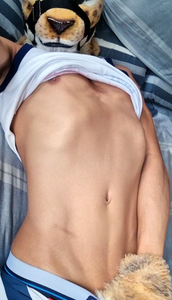 The line down the middle of waist 🥵