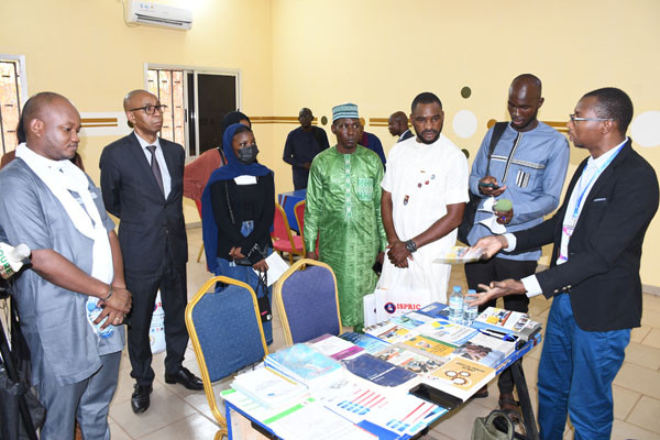 L_ESSOR's tweet photo. #Mali : 2è édition de la Semaine professionnelle de l’#Ispric : Une belle initiative
L’Ispric a clôturé, jeudi dernier, la 2è édition de sa Semaine professionnelle sous le thème : «Comment trouver son stage ou emploi étant étudiant?»...https://t.co/22BgXjqhBP https://t.co/TRXK6S2xmC