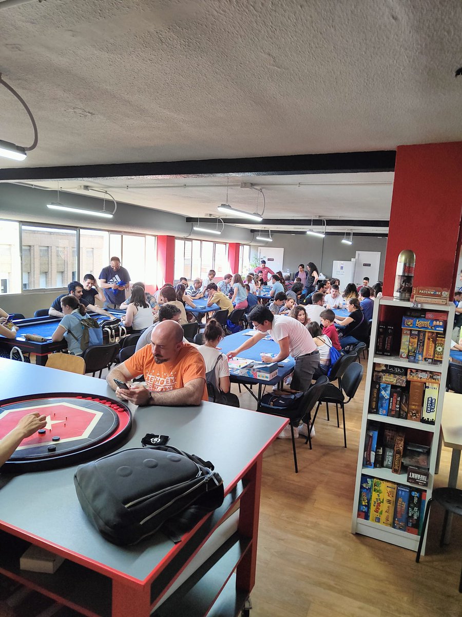 churramerina's tweet photo. @Tranjisgames @MecatolRex @Rebollator @4cubitos Lo pasamos bien en el evento de Juegos de Ciencia de @MecatolRex si!! https://t.co/OgA2RJ9MlX