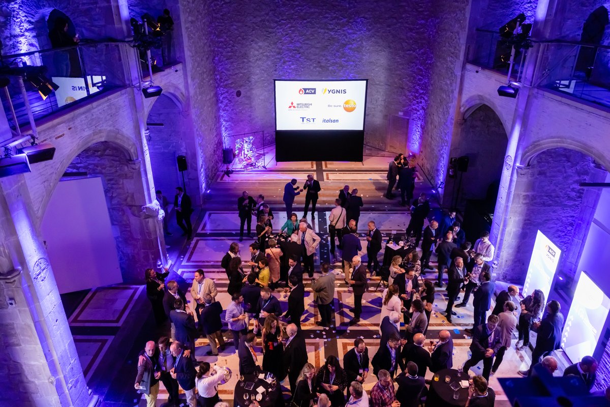 Ecoserveis's tweet image. Celebrant els 40 anys de l'ACTECIR, l'Associació  Catalana de Tècnics de l'Energia, Climatització i Refrigeració ❄️
Una bona oportunitat per parlar d'instal·lació i clima, però també de descarbonització o de projectes com l'#NS4nZEB, sobre edificis #nzeb 🏠
Per molts anys! 🎂