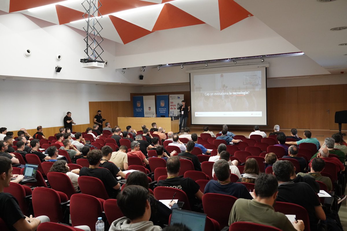 UniBarcelona's tweet image. #EsportsUB | 🏀 Èxit de participació en el II Congrés d’Analítica Aplicada al Bàsquet celebrat a @GH_UB, organitzat per @FCBQtecnic i @ACEEBbasquet.

🗣️ Durant dues jornades, els prop de 150 participants han pogut gaudir de la presència d’especialistes del sector, com Alexander…