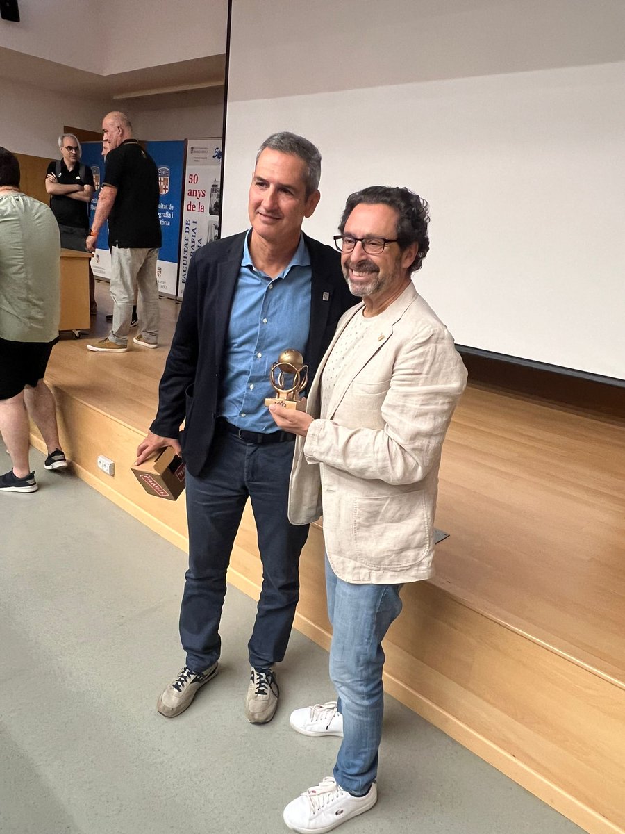 UniBarcelona's tweet image. #EsportsUB | 🏀 Èxit de participació en el II Congrés d’Analítica Aplicada al Bàsquet celebrat a @GH_UB, organitzat per @FCBQtecnic i @ACEEBbasquet.

🗣️ Durant dues jornades, els prop de 150 participants han pogut gaudir de la presència d’especialistes del sector, com Alexander…