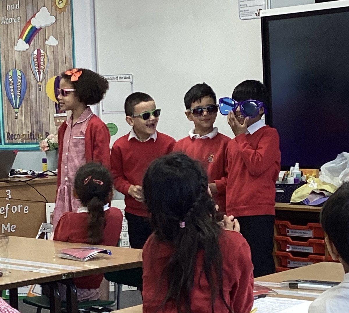 StMarysCofEPri1's tweet photo. Y2 Sun Safety session this morning now itโs getting hotter thanks to ๐๐ฉโโ๏ธ@HarrogateNHSFT!
We created our own sneaky sun checklist to keep us safe: sunglasses, suncream, water, clothing, sun hats and lots of time in the shade. ๐ถ๏ธ๐๐๐งด๐ณ#growinginwisdom #livingincommunity https://t.co/D2AEjfGzmr