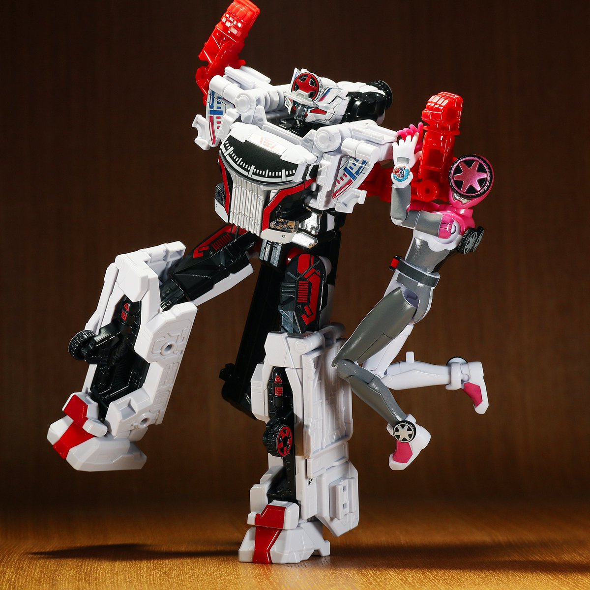 ブンドリオブンデラス #ブンブン #ブンちゃん #ブンピンク #タイヤ人間