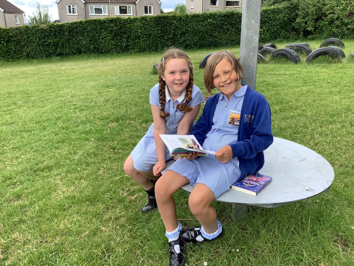 LlanFach2025's tweet photo. Y2 Reading Buddies outside. Always enjoyable! https://t.co/6jiaejtpvx