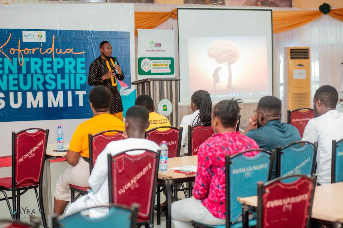 Ajwillzgh's tweet photo. What are the chances of survival in the next decade with the high levels of air pollution on the rise and drastic change in climate? 

Any thoughts?

I had the opportunity to talk to young entrepreneurs in Eastern Region at a summit. 
#CleanAirGhana #Bckdua https://t.co/1Ddv4zcmjM