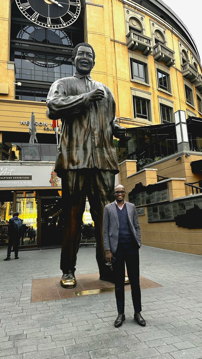 Emolot_AD's tweet photo. 1/3 Reflecting on the SA election results, one can't help but think of Mandela. He likely could never have predicted that a few years after his passing, ANC would face the reality of coalition, illustrating the dynamism of democracy and the evolving priorities of the electorate. https://t.co/KE4YK8rKo9