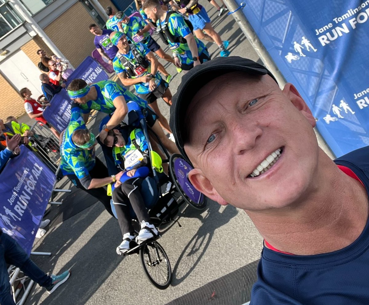 PaulBoothMC's tweet image. So proud to have met, worked with &amp;amp; for the family of @Rob7Burrow A truly loyal man to his family &amp;amp; sport who is now free from the most cruel MND - To be the MC who brought he &amp;amp; Kev over the line will live with me forever, Lynsey below took our final pic just 5 weeks ago #riprob