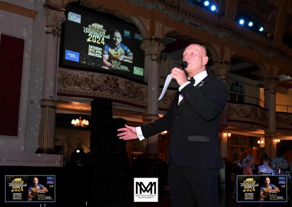 PaulBoothMC's tweet image. So proud to have met, worked with &amp;amp; for the family of @Rob7Burrow A truly loyal man to his family &amp;amp; sport who is now free from the most cruel MND - To be the MC who brought he &amp;amp; Kev over the line will live with me forever, Lynsey below took our final pic just 5 weeks ago #riprob