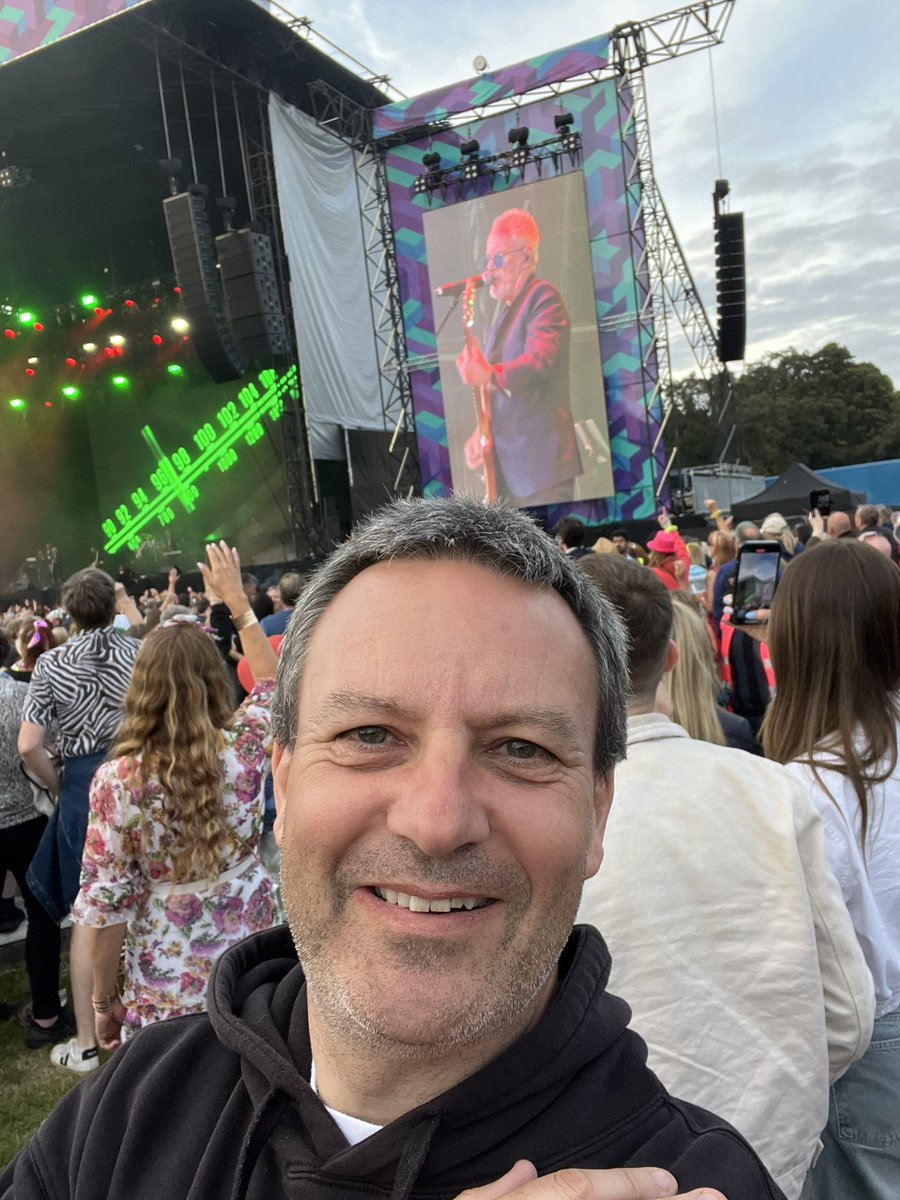 Great day at Rewind, especially loved @claregrogan2 @MPeopleHeatherS @caroldecker @NikKershaw #StAnnesPark