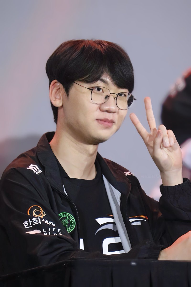 NN132310's tweet photo. 👋🏻👋🏻 🧡
#LCK #LCKVietnam #HLE #HLEGlobalFanFest
@doran_choi @HLEofficial @lckvietnam https://t.co/aWLawhXsBU