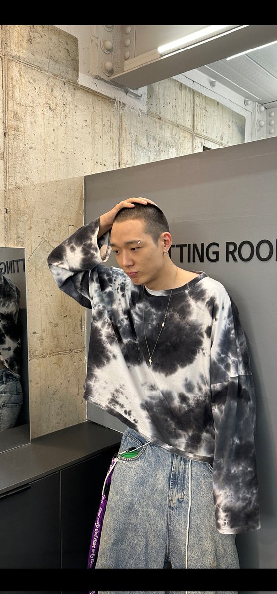 jiwoniverse_'s tweet photo. BALD BOBBY!!!!!! YALL LOOKS LIKE BOBBY WILL HELD HIS LAST EVENT FOR HIS FANS BEFORE THE MILITARY SERVICE!!! its the way he keeps thinking and caring for his fans until the last second IM GONNA CRY!!! 😭😭😭 https://t.co/ApZB5lCqDE