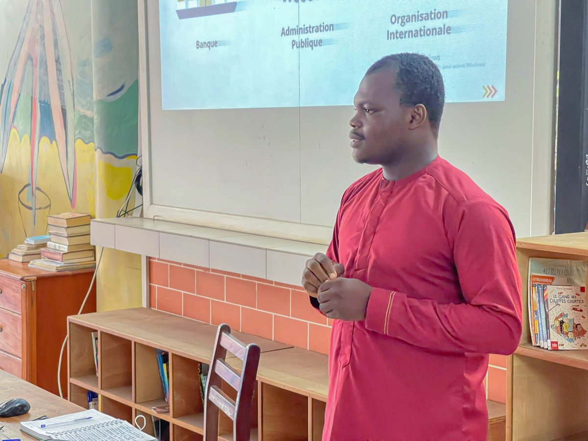 CoursLumiere's tweet image. #Togo
Les élèves du CM2 du #LICL ont eu une discussion intéressante avec M. Essowèdeou Signan, manager de projet #IT, mardi 21 mai 2024 à la #BCD. Il a expliqué les missions d'un #juriste IT, les domaines d'intervention de ce professionnel (...)
⤵️⤵️
shorturl.at/10suZ