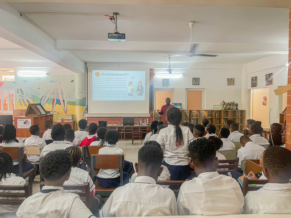 CoursLumiere's tweet image. #Togo
Les élèves du CM2 du #LICL ont eu une discussion intéressante avec M. Essowèdeou Signan, manager de projet #IT, mardi 21 mai 2024 à la #BCD. Il a expliqué les missions d'un #juriste IT, les domaines d'intervention de ce professionnel (...)
⤵️⤵️
shorturl.at/10suZ