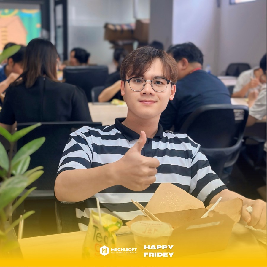 MiichisoftJ's tweet photo. [HAPPY FRIDEY!] Miichisoftのランチ活動
💛5月の最後の金曜日に、Miichisoftのメンバーが集まって、美味しい『Cơm tấm 』と果物を楽しむランチをしました。
💞Miichisoftの各部署のメンバーがが集まり、チームワークを促進し機会です。イベントの瞬間を振り返りましょう！
#Miichisoft #HappyFridey https://t.co/rMUoskBVii