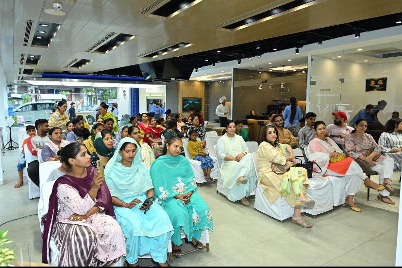 CleanAirPunjab's tweet photo. Proud to see women in Amritsar taking the wheel under the RAHI scheme! By receiving their own autos and comprehensive training on three-wheelers and road safety, these women are steering towards greater independence and empowerment.
#PinkAutos #EVehicle #WomenforCleanAir https://t.co/ezmjrvAjzD