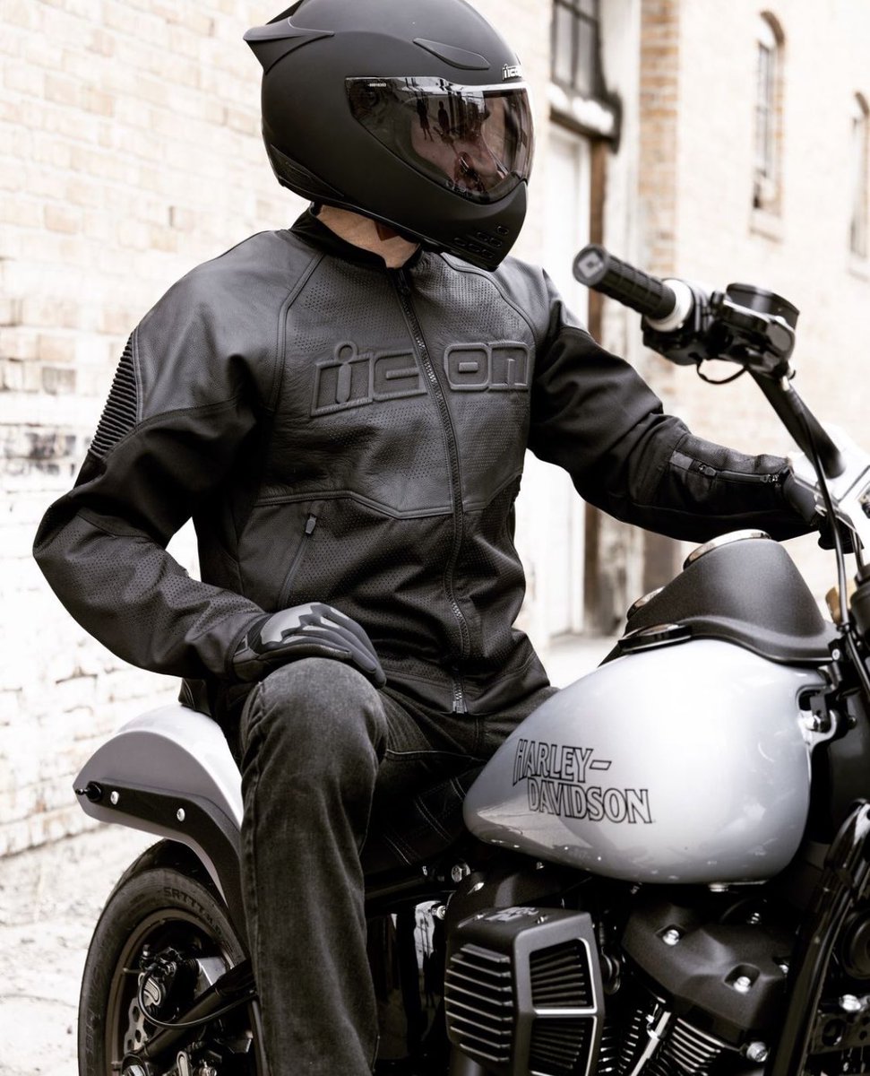 AFGMOTO's tweet photo. レザーの高級感を楽しもう。OVERLORD3 LEATHER JACKET!
#robcarpenter
#iconmotosports #afgmotosports #icon #iconライフスタイル #バイクファッション #バイクライフ #レザー https://t.co/zekO762Nou