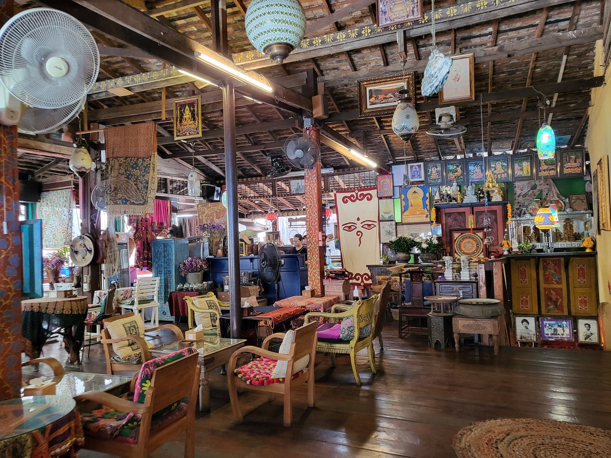 _prapat_'s tweet photo. แวะเที่ยวเนปาลแป๊บ 

Thamel Coffee Chiang Mai EST 2008 ชาเนปาลอุดมด้วยเครื่องเทศ ส่วน Pani Puri รสชาติเปรี้ยวนำ น้ำลายแตกฟองเป็นอาหารเลี้ยงน้ำย่อยที่ดีมากๆ #เชียงใหม่ https://t.co/EUd1v7H2a7