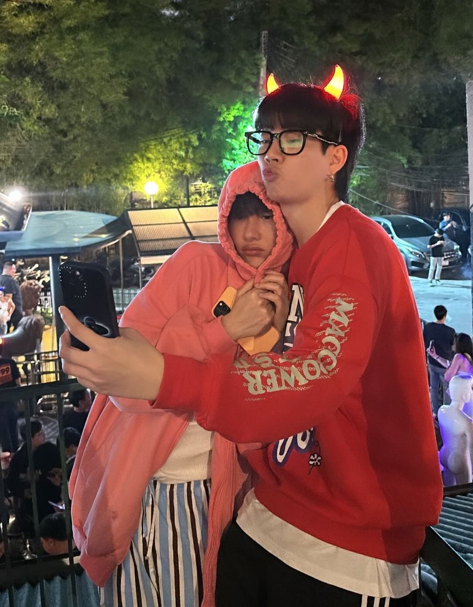winily2's tweet photo. We have always loved you.💚
@off_tumcial @AtthaphanP
#LoveWinsForOffGun #SupportOffGun
#BabiiPower #OffGunForever
#SpreadLoveNotHate https://t.co/uGCmWJoGYq