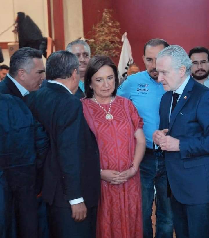Es un honor señora presidenta, pero te regresas a tu rancho a vender gelatinas