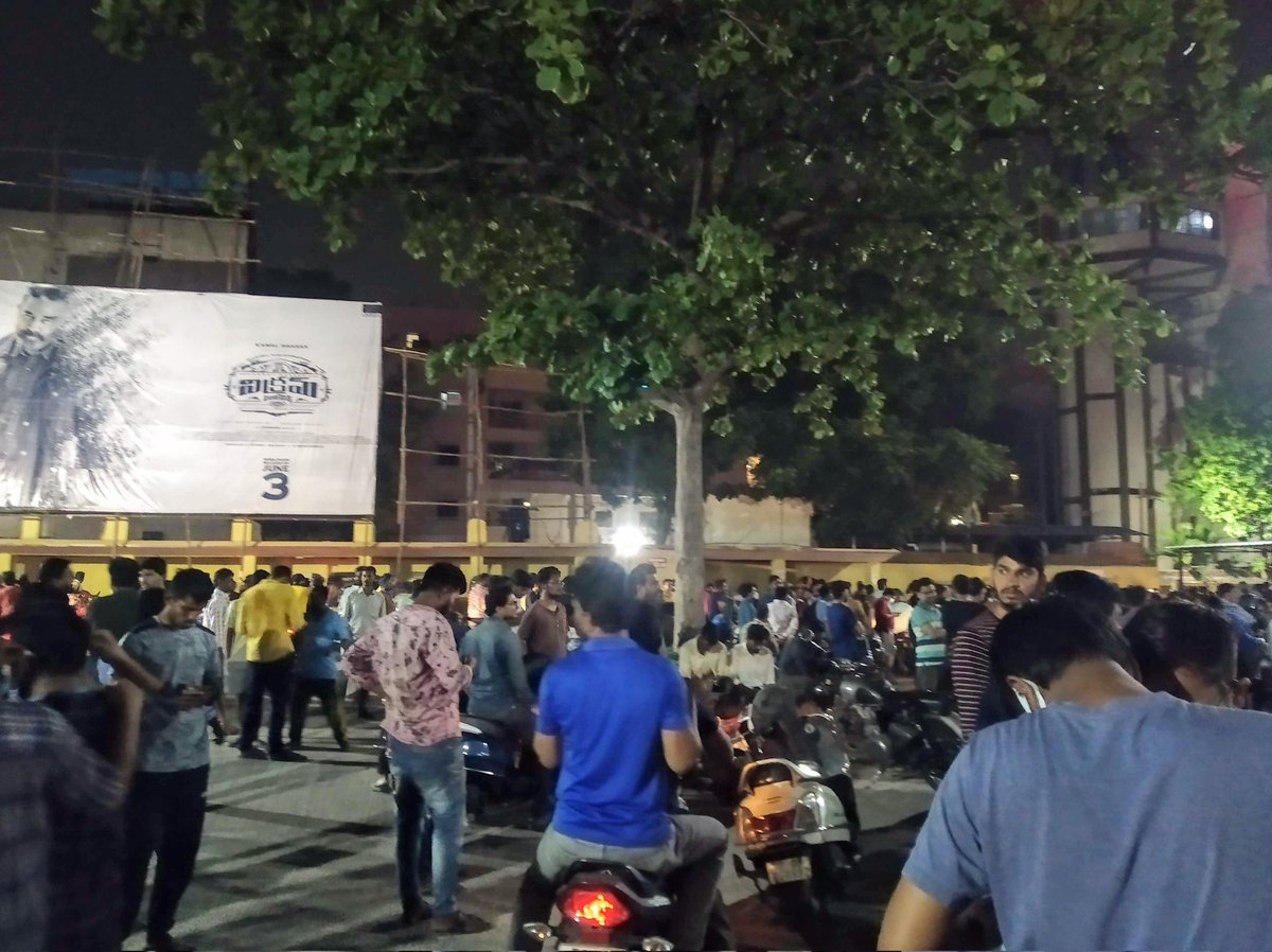YuvaRaaju01's tweet image. 9YEARSNUNDI DISASTER MOVIES DAY 1 FULLS BT ASALAINA CINEMA PADALE,2ND SHOW KI FULL BOARD #SHANTI LO MASS RUN AFTER YEARS,  4DAYS 2nd SHOW FULLS @ikamalhaasan 
PAST 5YRS LO HIGHEST RUN IN HYD DUBBING MOVIES LO 💥 #Kamal range ni TELUGU CINEMA lo prove chesina roju
#2YearsOfVikram