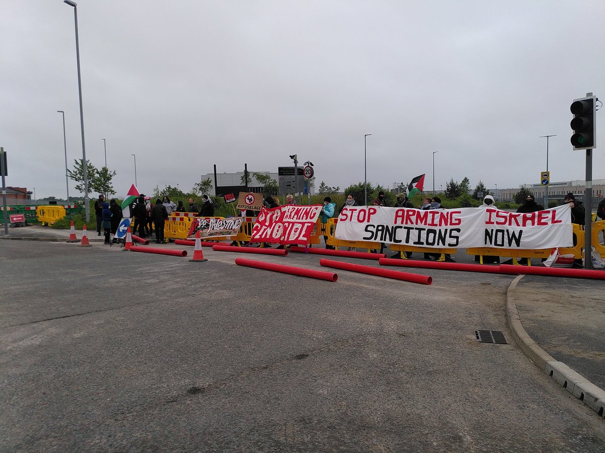 BAE Samlesbury factory entrance redecorate. If you make Israeli planes we'll shut you down 💪 #FreePalestine