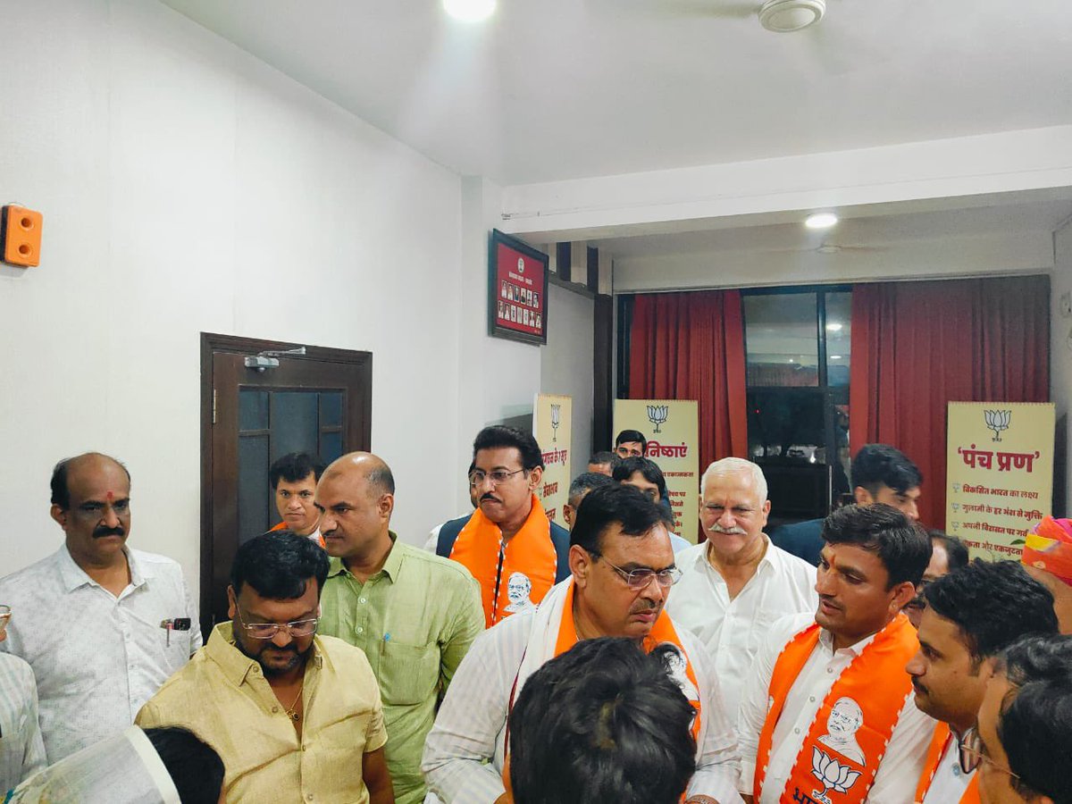 ravinayyarbjp's tweet photo. लोकसभा चुनाव 2024 के लिए देश के विभिन्न प्रदेशों में प्रवास पर गए राजस्थान के भाजपा कार्यकर्ताओं की प्रदेश कार्यालय में आयोजित बैठक में सम्मिलित हुआ। 
#लोकसभा_चुनाव_2024 #BJP #राजस्थान https://t.co/RnSKtrBu86