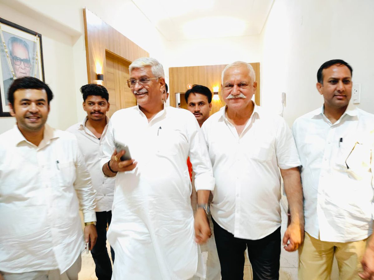 ravinayyarbjp's tweet photo. लोकसभा चुनाव 2024 के लिए देश के विभिन्न प्रदेशों में प्रवास पर गए राजस्थान के भाजपा कार्यकर्ताओं की प्रदेश कार्यालय में आयोजित बैठक में सम्मिलित हुआ। 
#लोकसभा_चुनाव_2024 #BJP #राजस्थान https://t.co/RnSKtrBu86