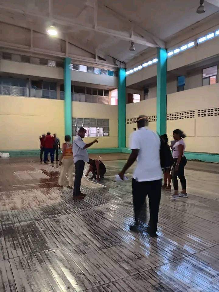 SuselyMorfaG's tweet photo. Se recupera el tabloncillo de la EIDE Luis Augusto Turcios Lima en #Matanzas con vista a los juegos deportivos escolares nacionales.
@DiazCanelB @InderCuba 
#CubaVencerá https://t.co/5KzTmpqwN6